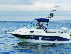 All Evolution boats are sold with 115hp or 150hp Evinrude E-Tec engines as standard. With the 150hp spinning a 17” propeller, the Evolution 550 popped up on the plane at 2000rpm, cruised comfortably at 3500rpm, and hit top speed of 50 knots (93kmh) at 580